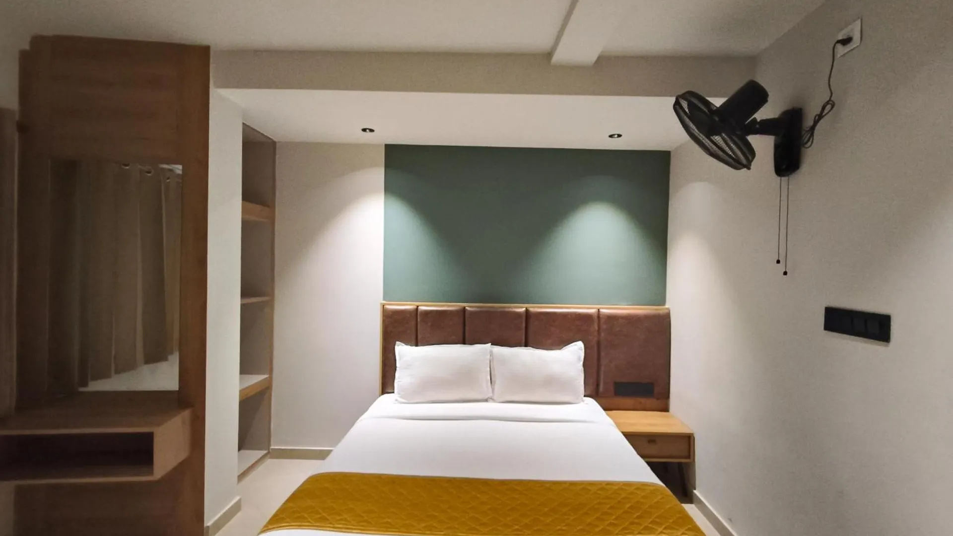 Hotel Beverly Plaza Kozhikode 3*,