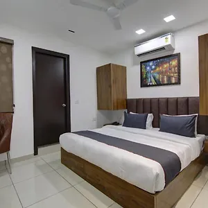 *** Hotel Shine Couple Friendly Rohini West Metro Station India